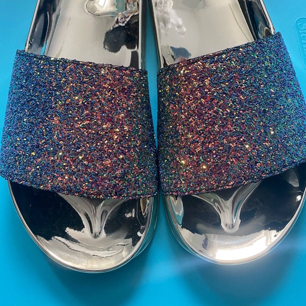 “blueish” iridescent glitter slides